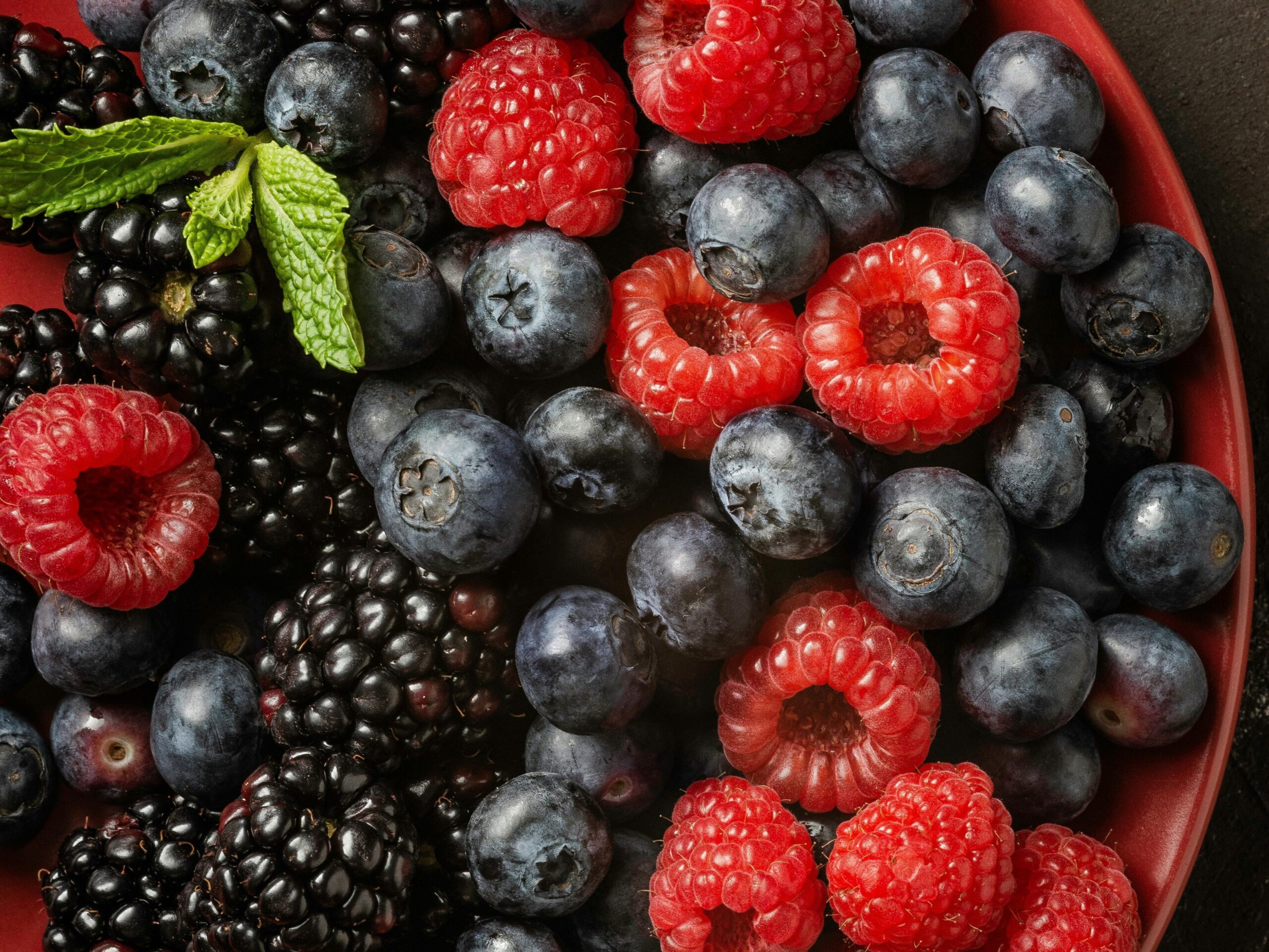 berries as foods that reduce inflammation naturally