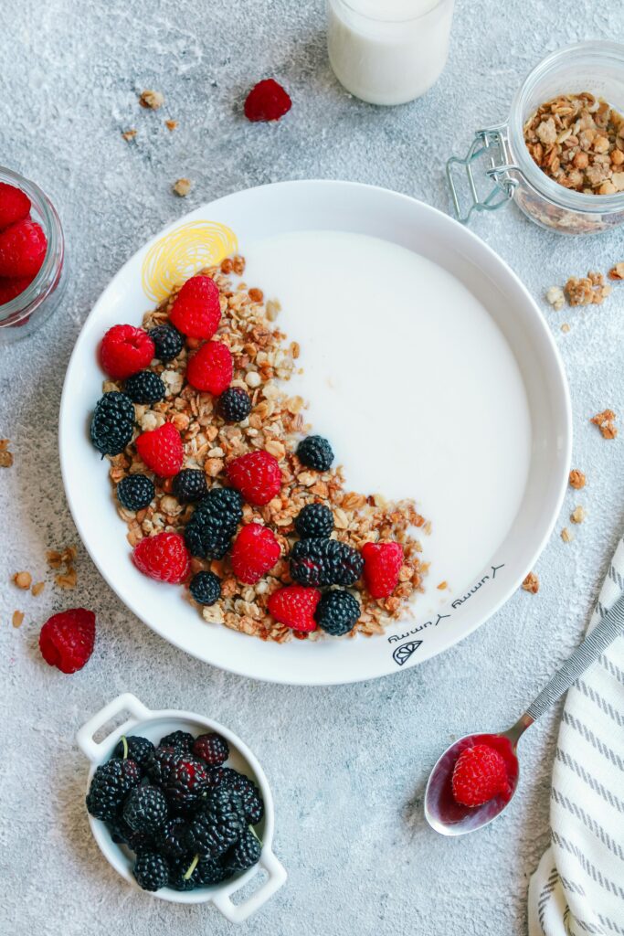 Greek yogurt with berries as healthy snacks for weight loss