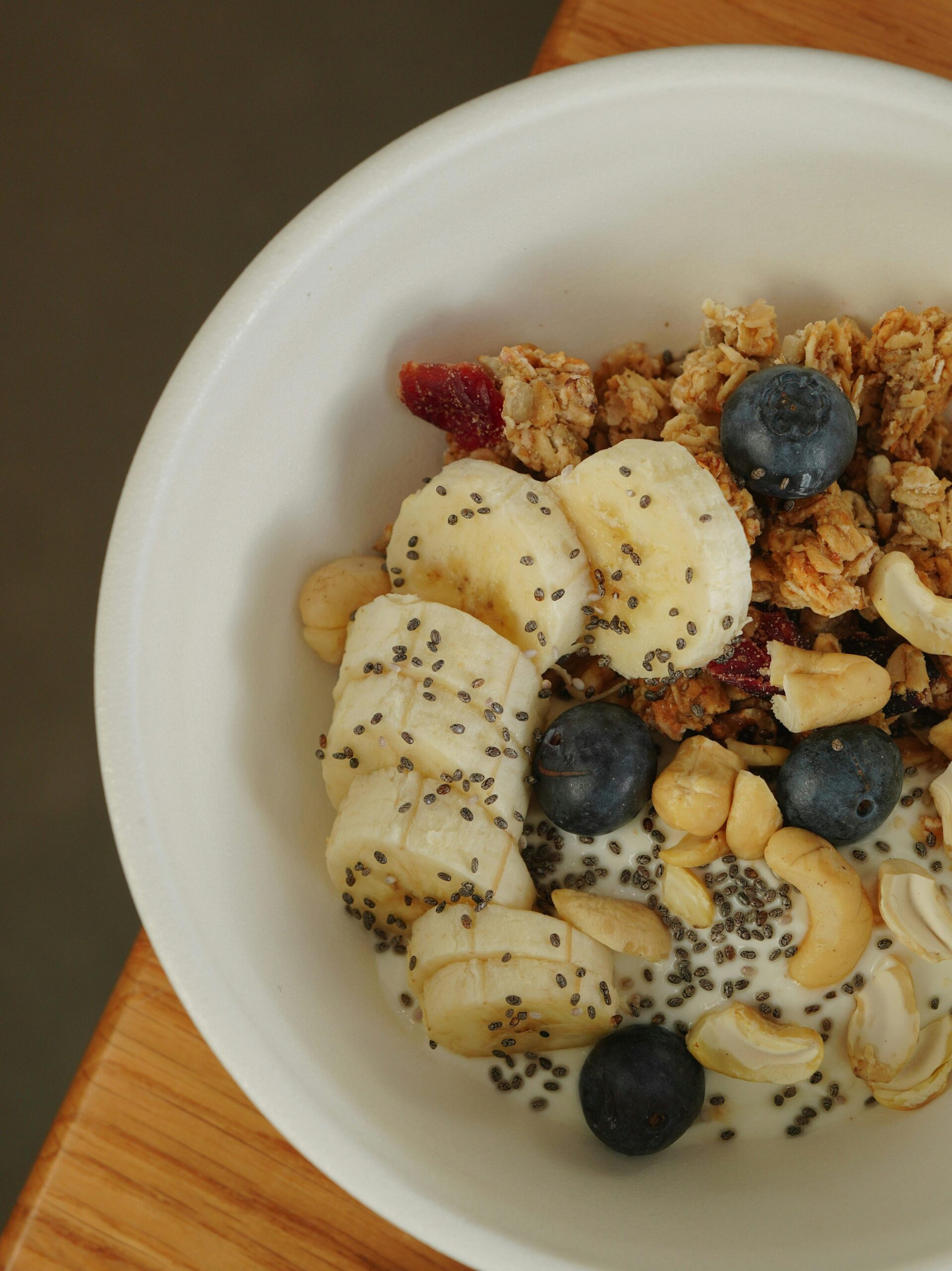 Fibermaxxing: High fiber breakfast bowl with fruits, chia seeds, and oats