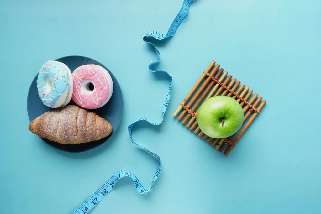 choosing healthy snacks for weight loss over junk food for better nutrition