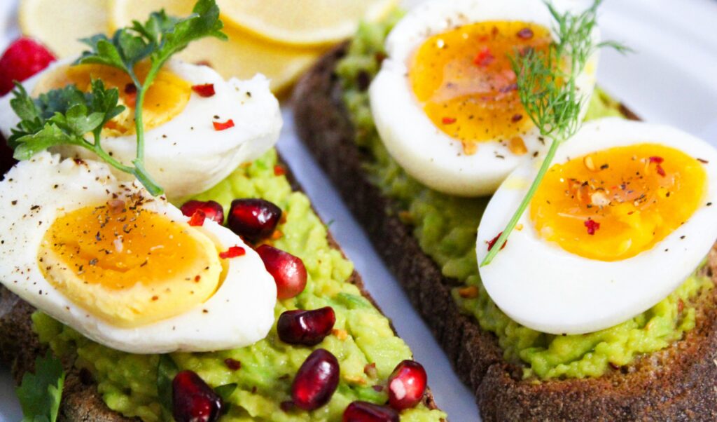 hard boiled eggs as high protein snacks for weight loss